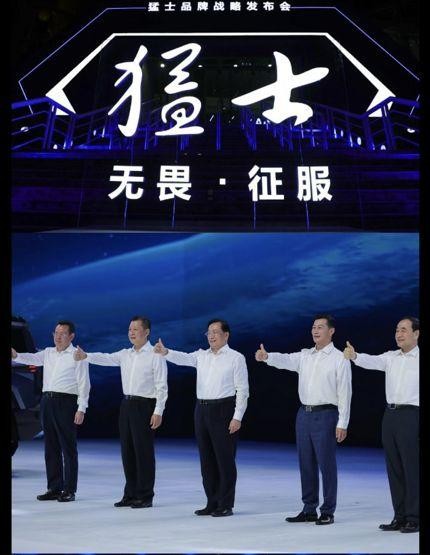 中國悍馬“猛士”登場，國產(chǎn)電動(dòng)車為啥掀起了硬派越野風(fēng)？